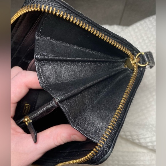 Vintage Black Coach Julia Black Logo Zip Accordion Slim Wallet 8”x4” - Picture 4 of 6